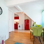 Glamour Apartment